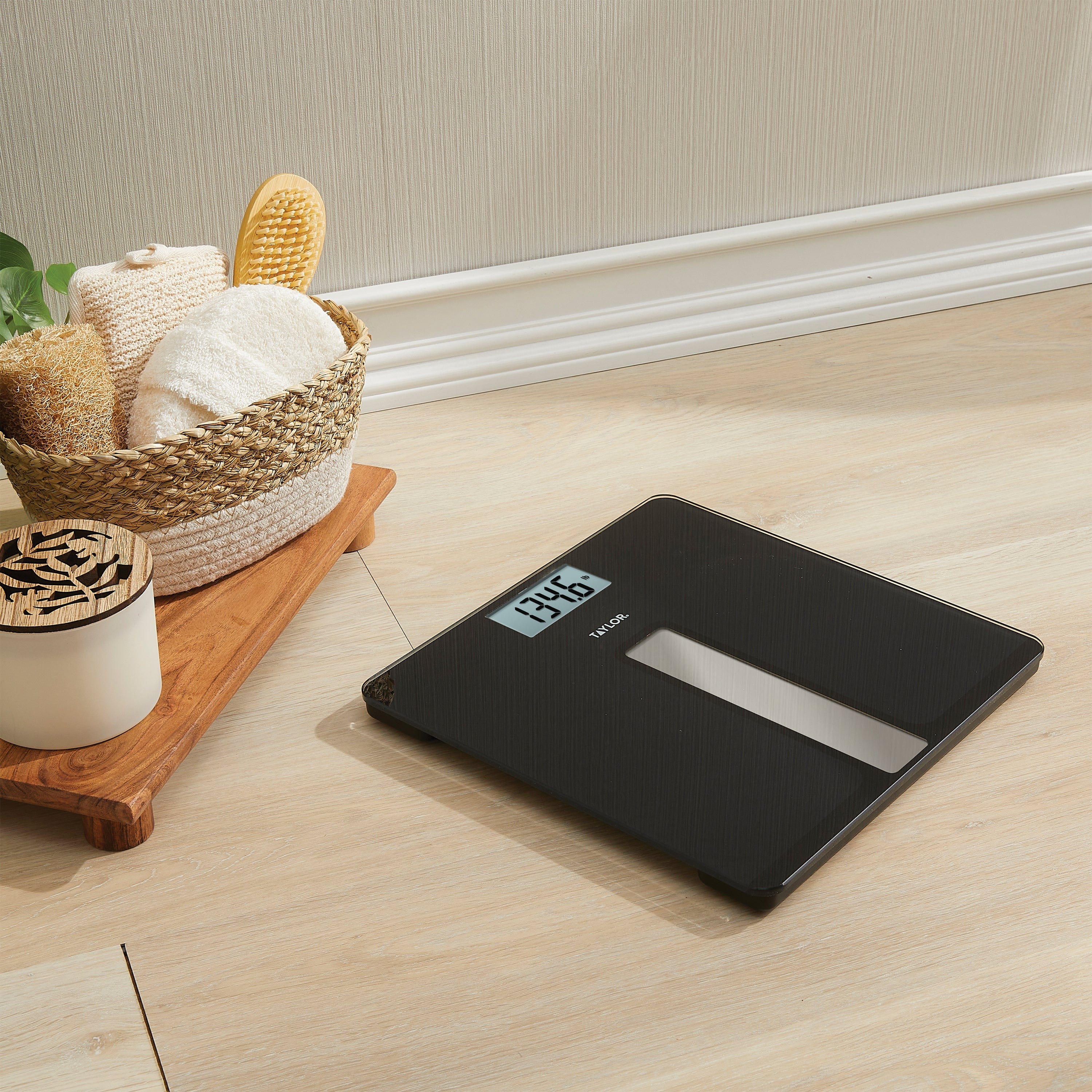 Digital Light-Powered Bath Scale